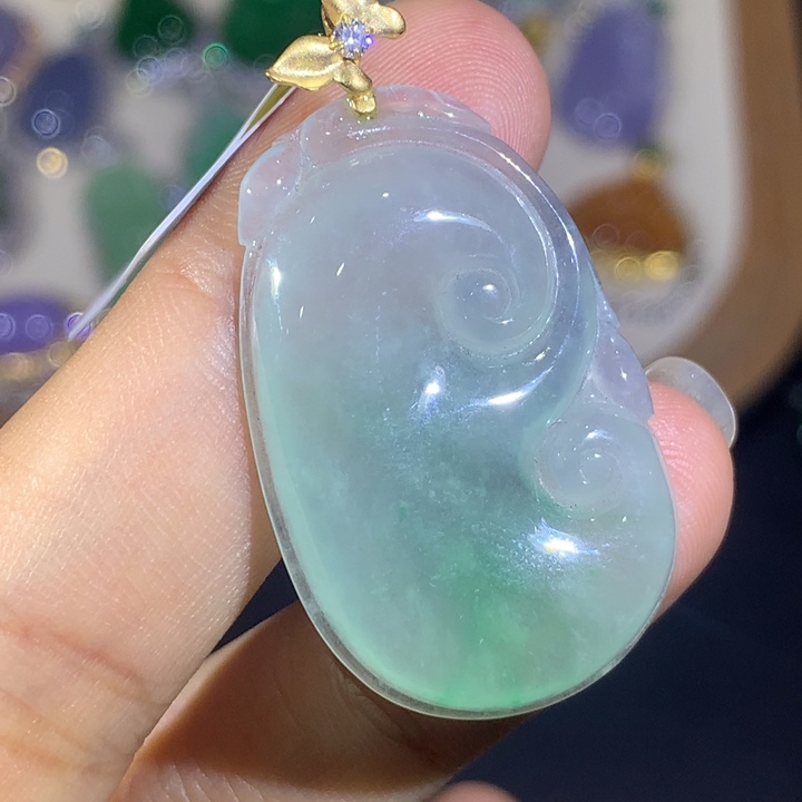 翡翠18K金镶嵌颈饰9、