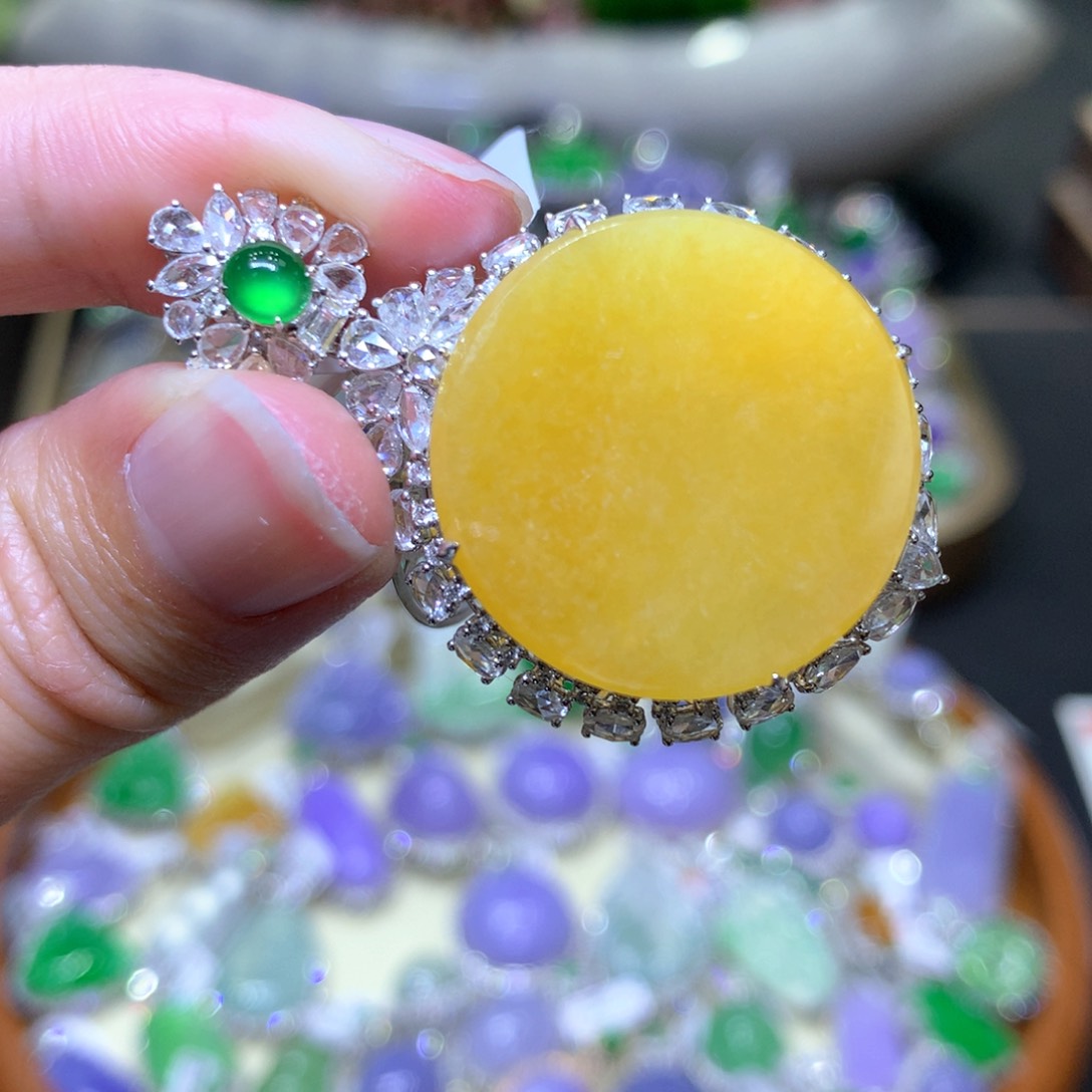 【闪购商品】翡翠颈饰18K金镶嵌翡翠吊坠项链