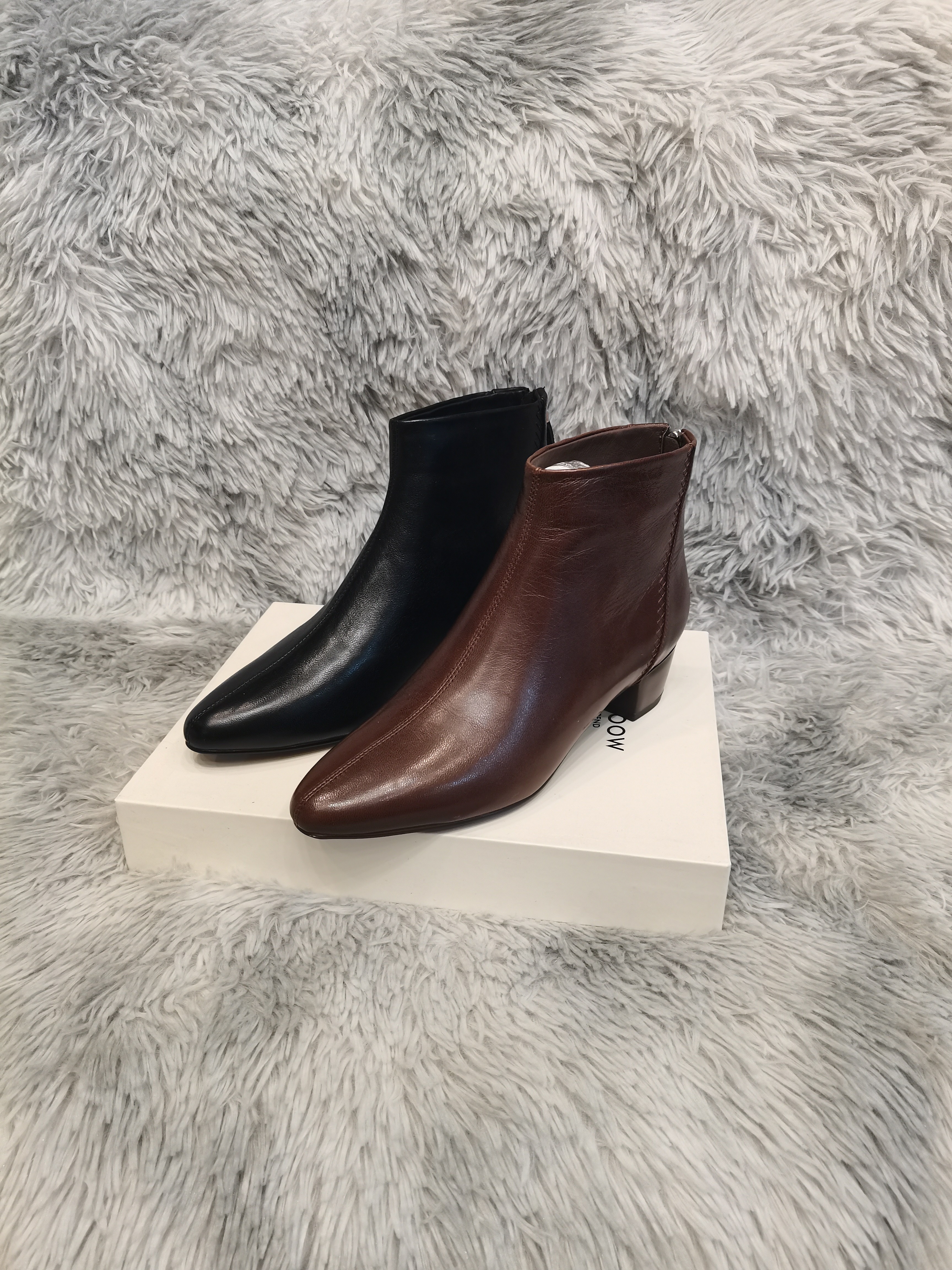 春秋款小圆头方跟单鞋.简单大方