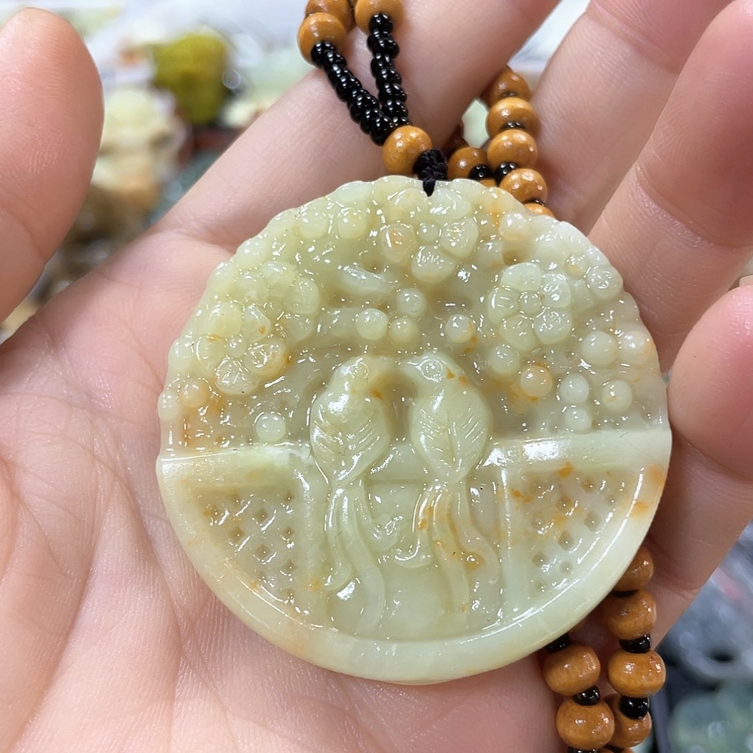 蛇纹石玉颈饰未镶嵌