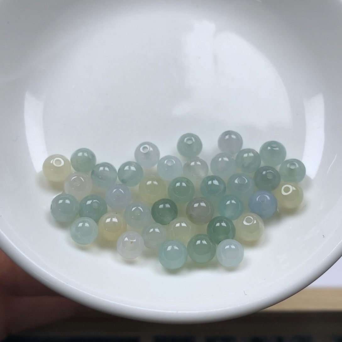 翡翠颈饰未镶嵌G****i卡5➕。35颗 