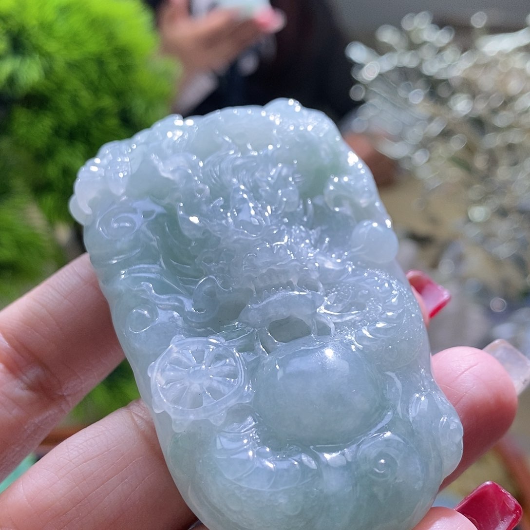 【闪购商品】翡翠颈饰未镶嵌龙牌