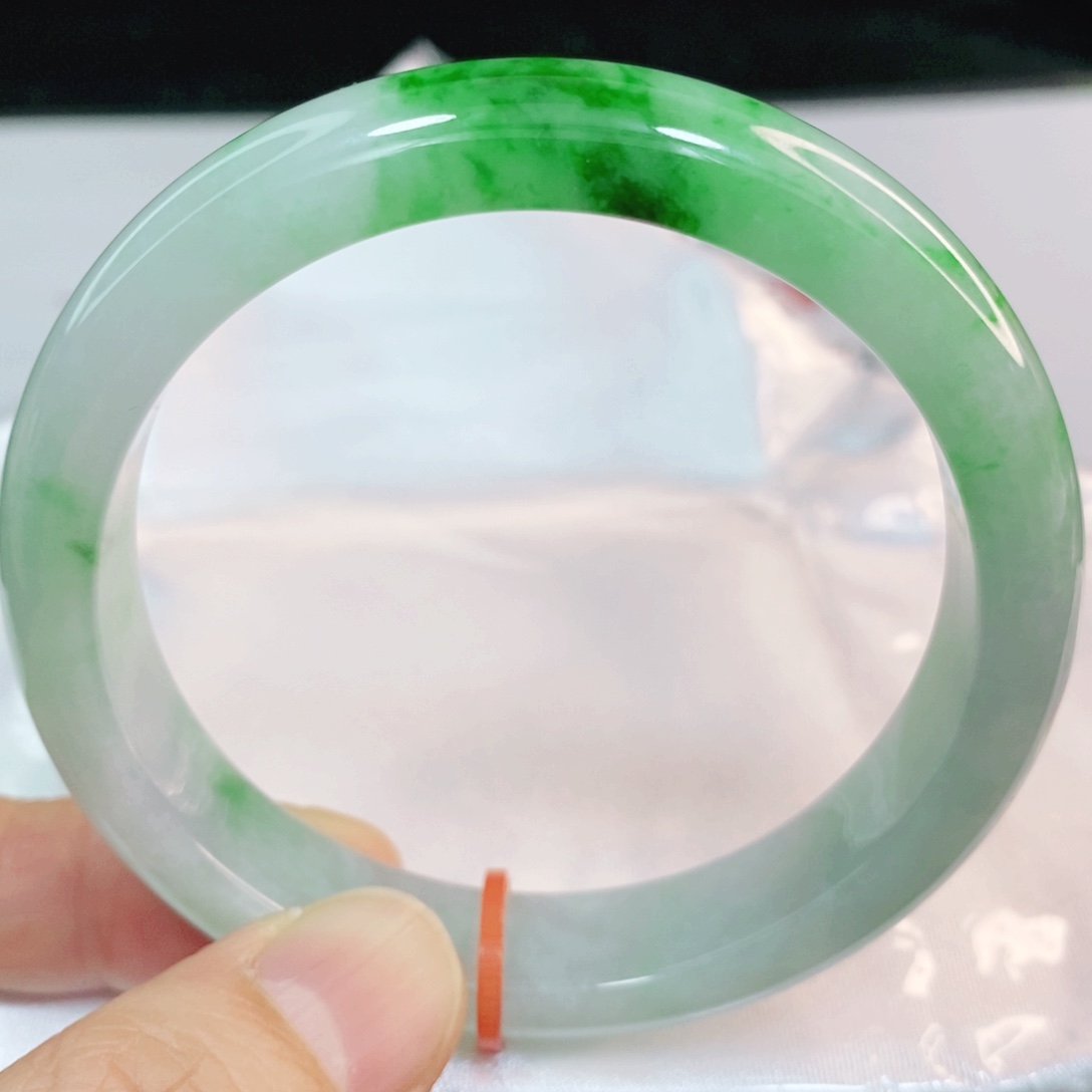 翡翠手镯未镶嵌57.7圈口正圈