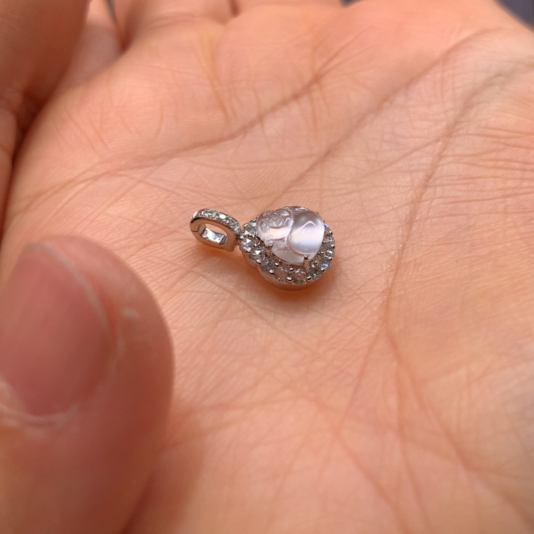 翡翠颈饰18K金镶嵌吊坠