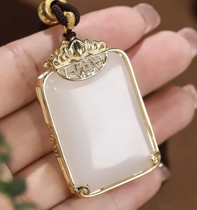 天然新疆玉石无事牌镶嵌吊坠金丝玉挂坠男士男款真玉