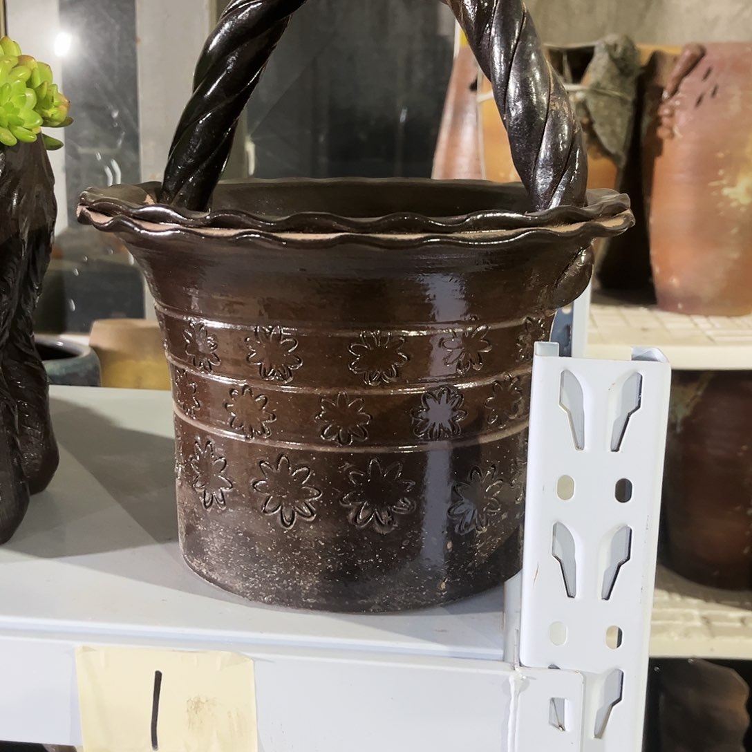 紫砂花盆紫*花盆里的小