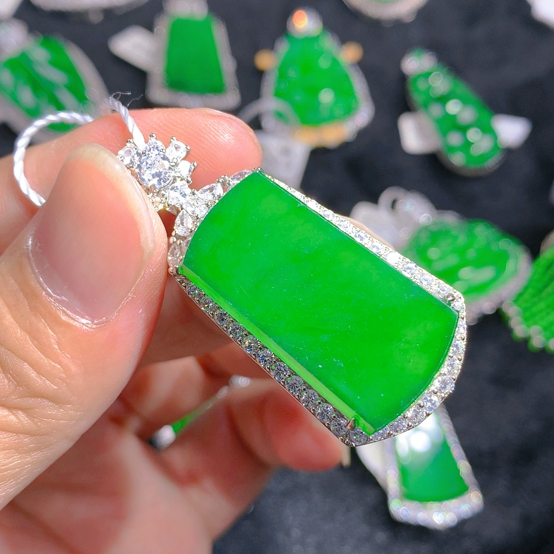 翡翠颈饰银S925镶嵌吊坠