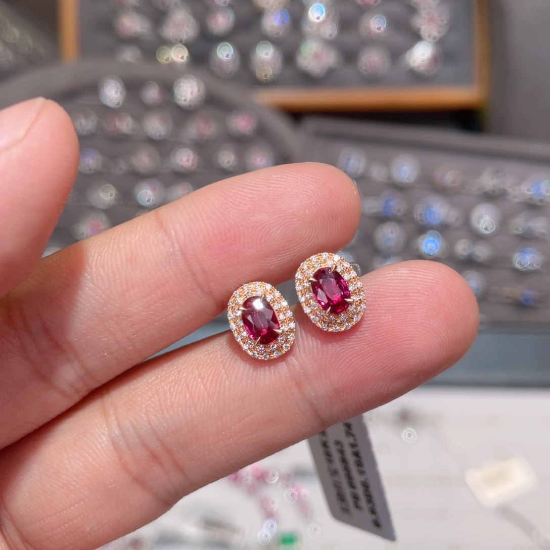 红宝石耳饰18K金镶嵌0.93ct 无烧