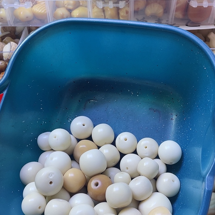 白玉菩提吊坠.*一瑕疵象牙果44