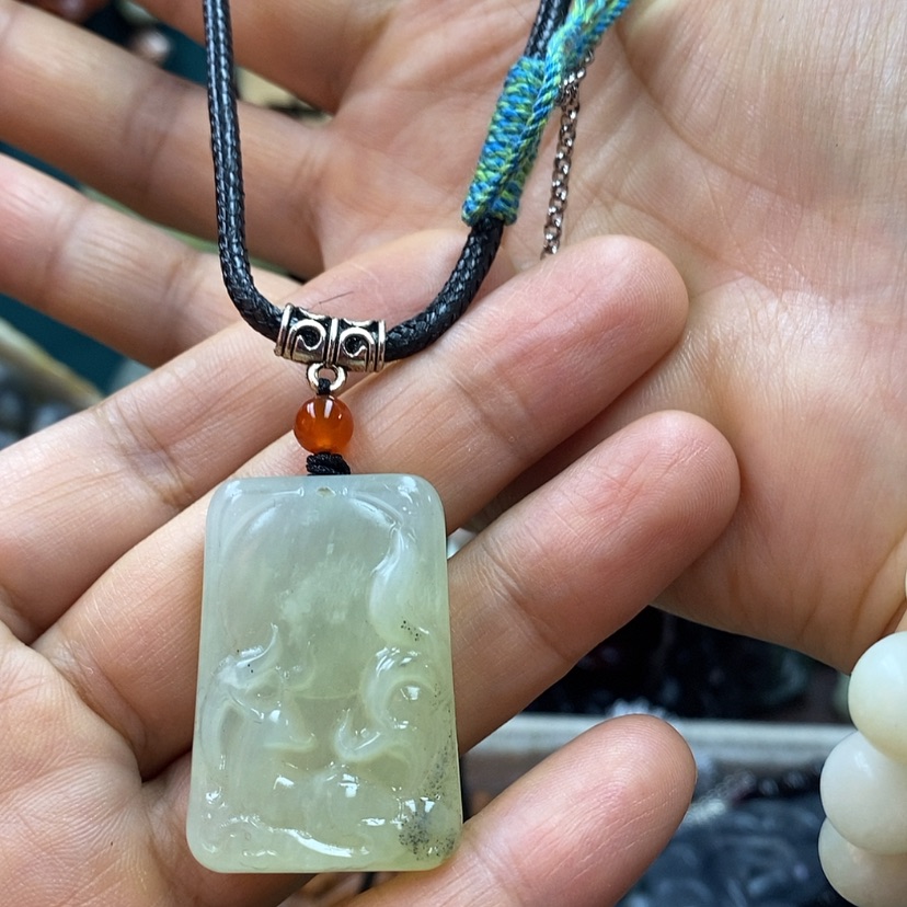 【闪购商品】蛇纹石玉吊坠未镶嵌