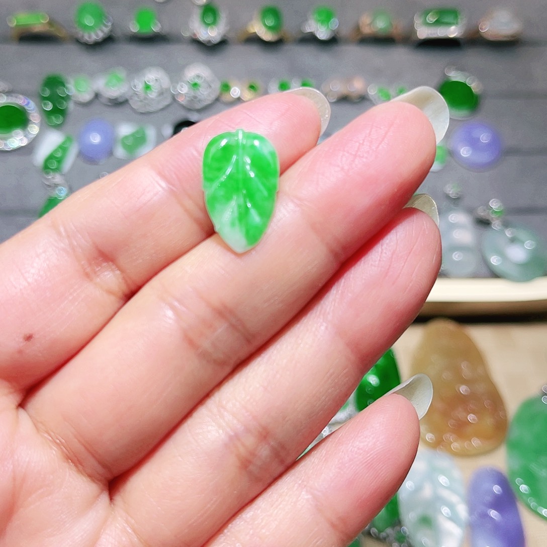 翡翠颈饰未镶嵌裸石