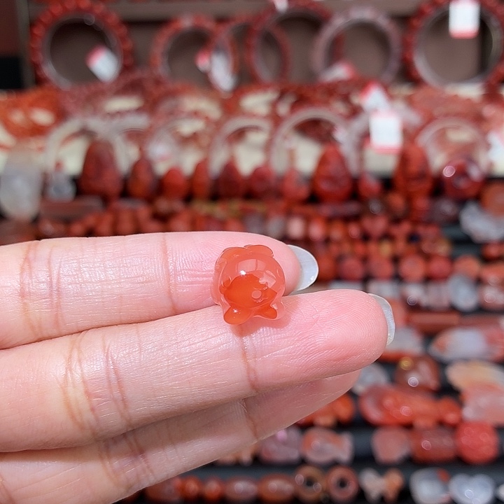 南红玛瑙未镶嵌颈饰冲天兔