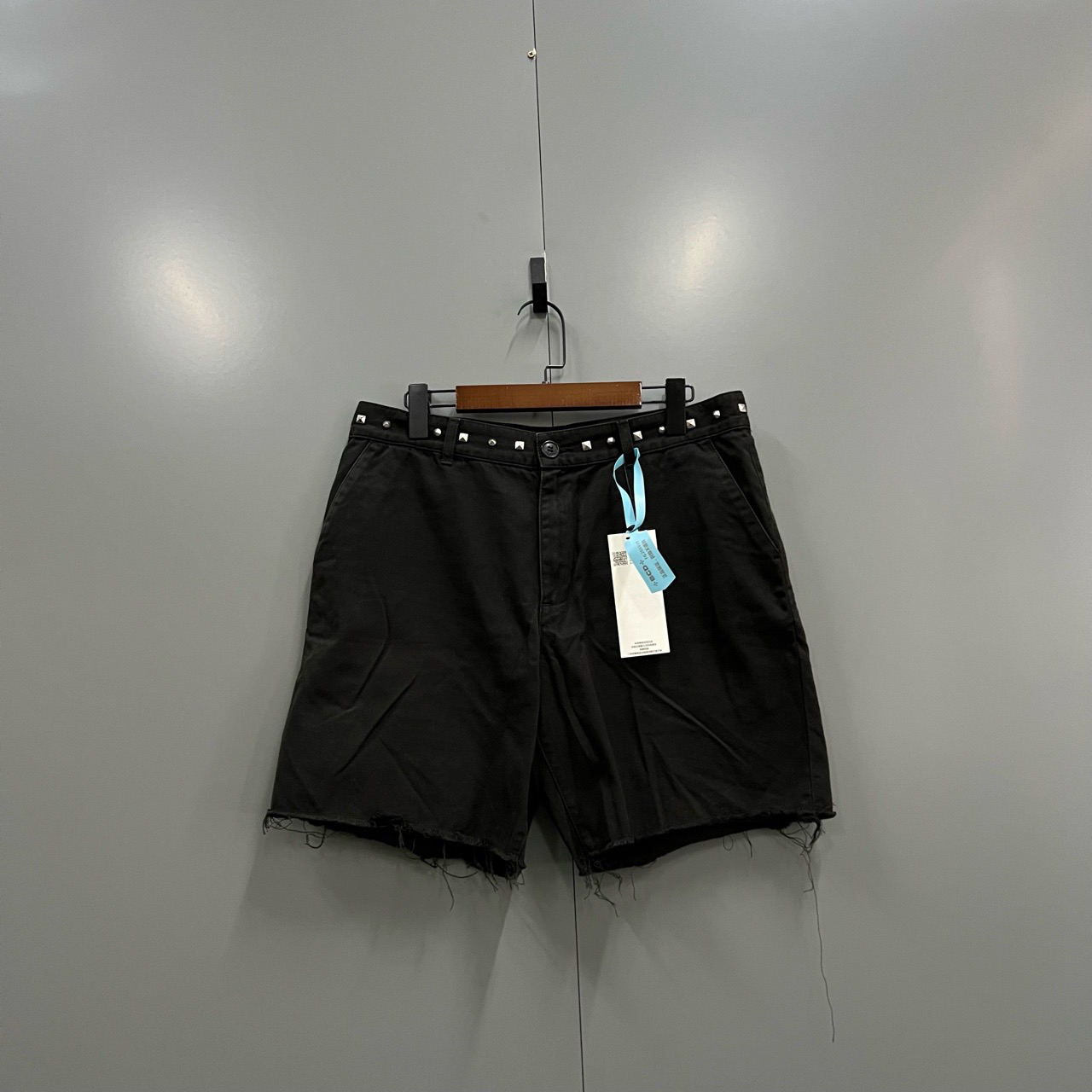 95新 YSL/圣罗兰 (ll) slp 黑色铆钉牛仔短裤 31码