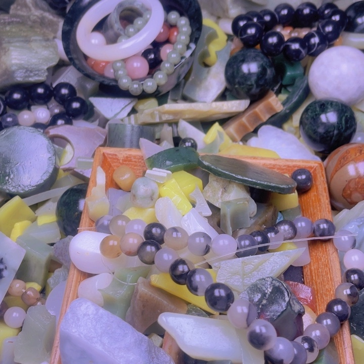 和田玉（糖玉）未镶嵌珠宝半成品雪**痕