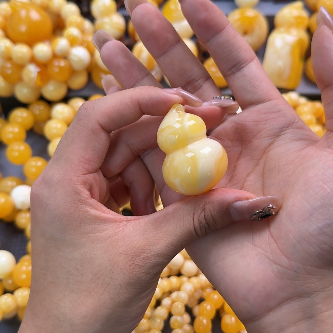 蜜蜡未镶嵌珠宝奇石