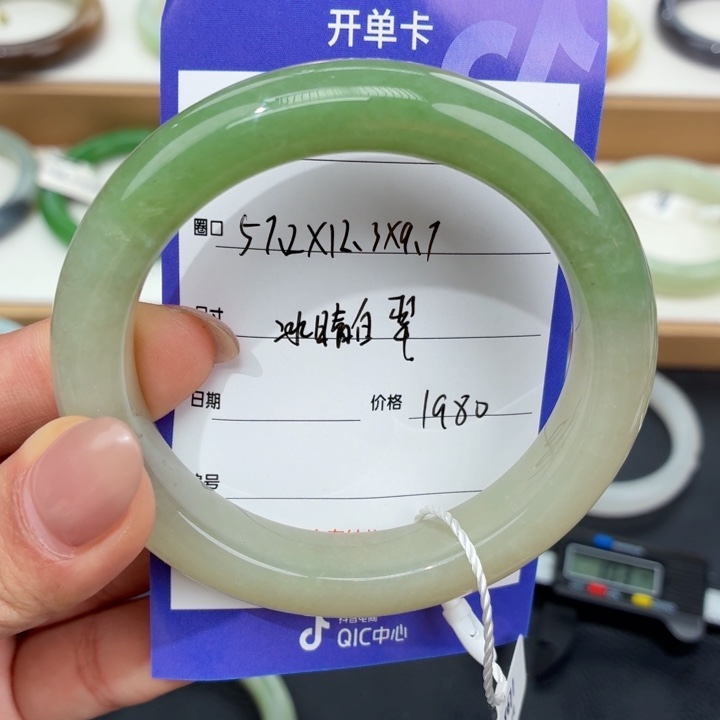 奈***何和田玉未镶嵌手镯