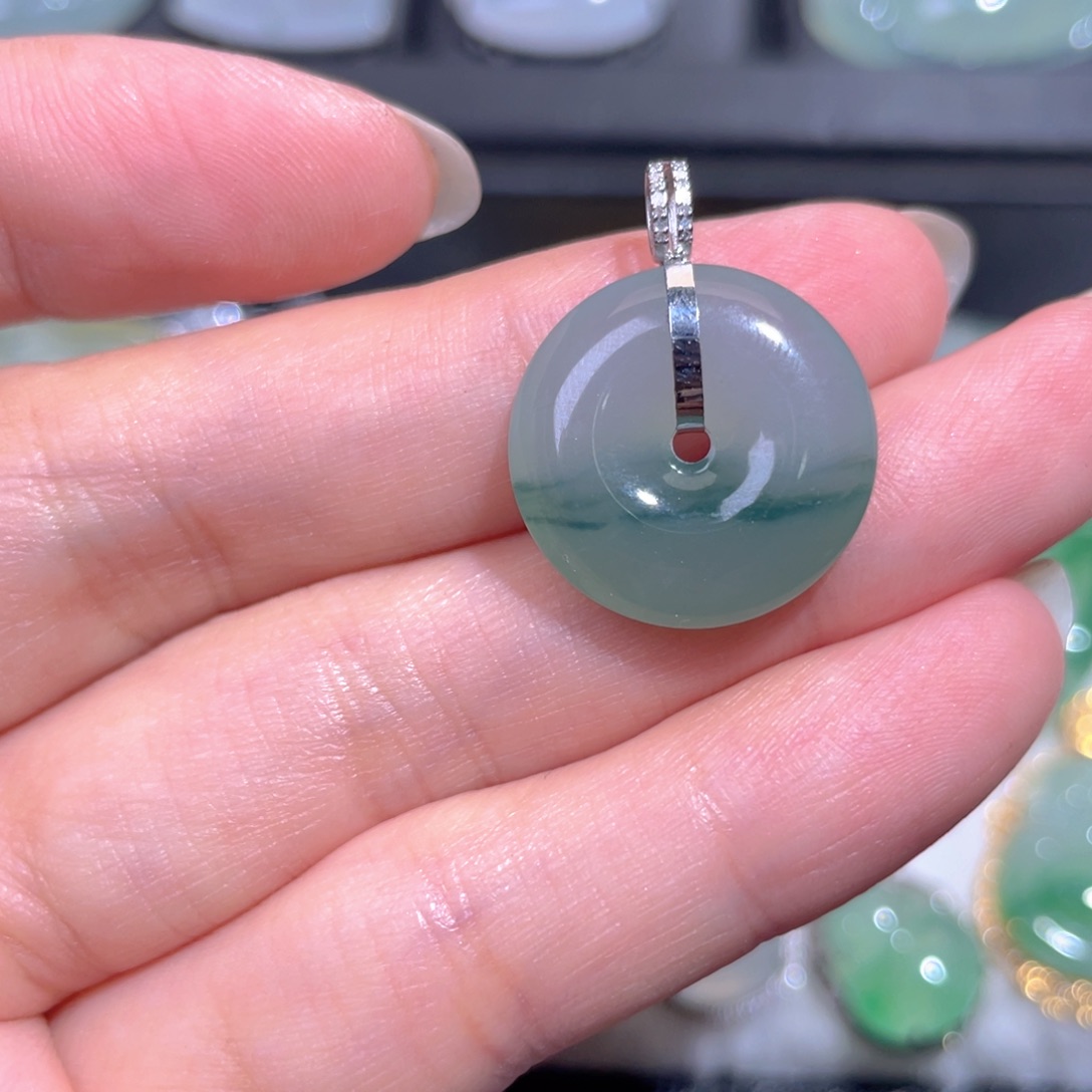 颈饰18K金镶嵌翡翠翡翠