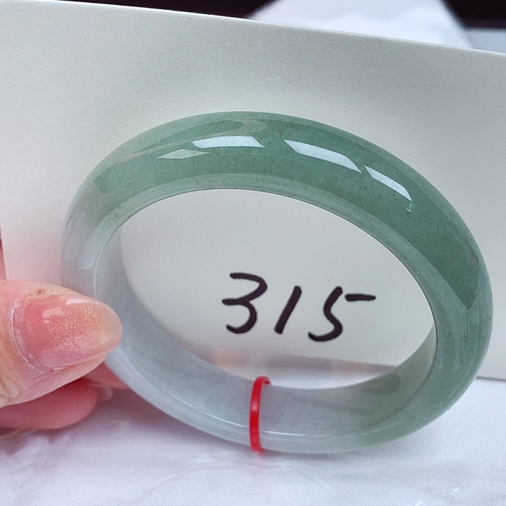 翡翠手镯未镶嵌翡翠