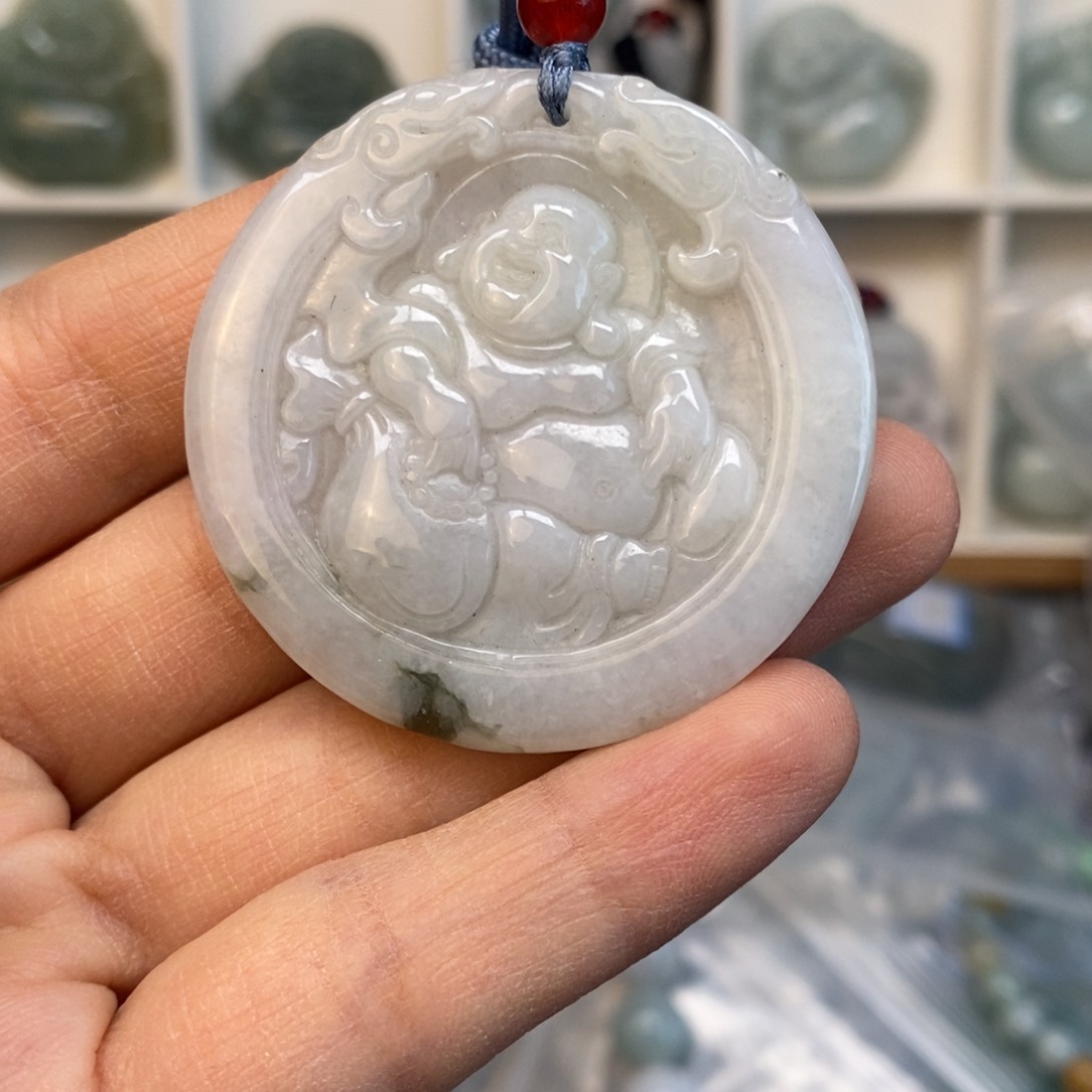 翡翠颈饰未镶嵌佛公
