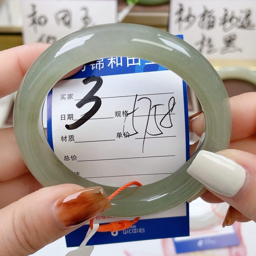 和田玉未镶嵌手镯