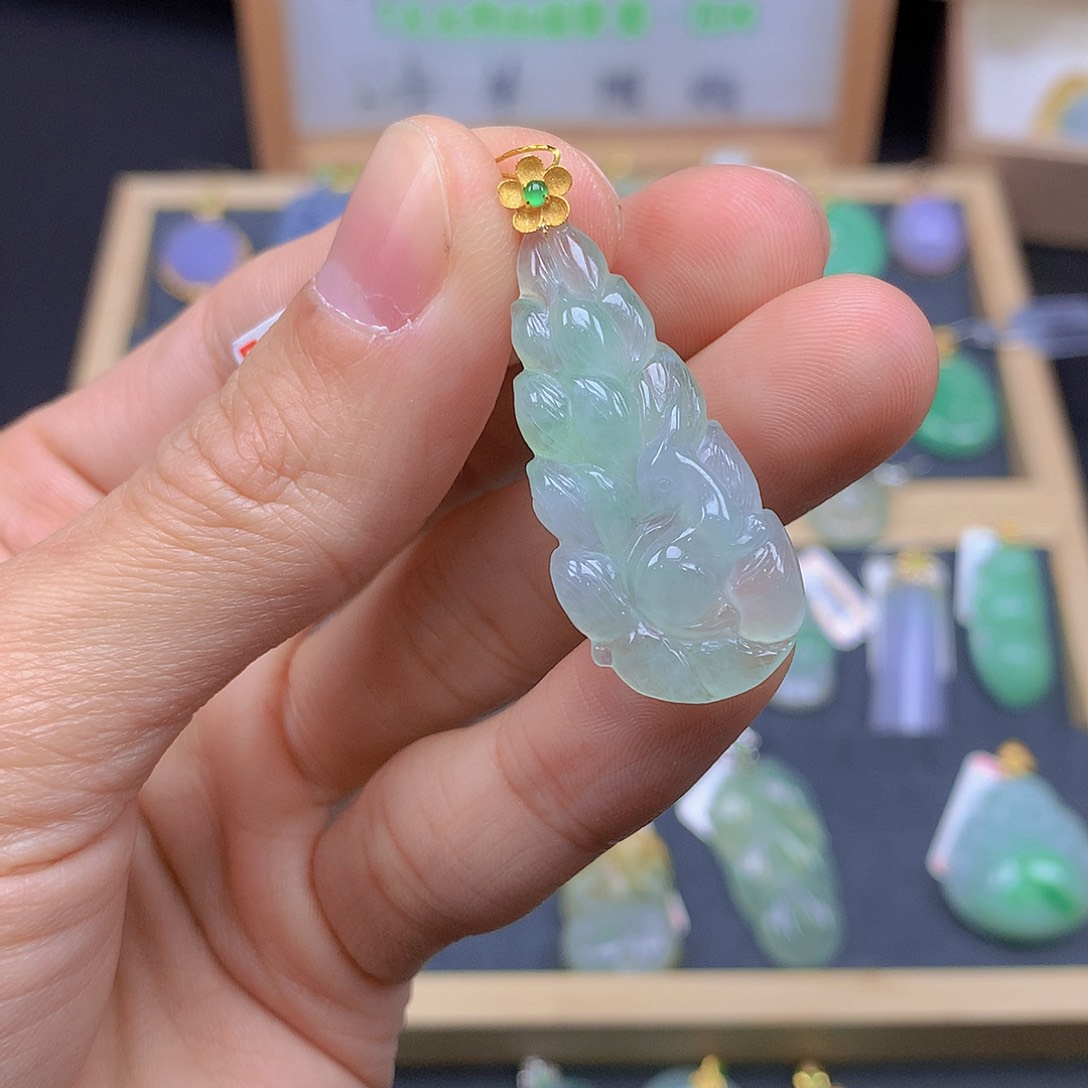 翡翠颈饰18K金镶嵌翡翠