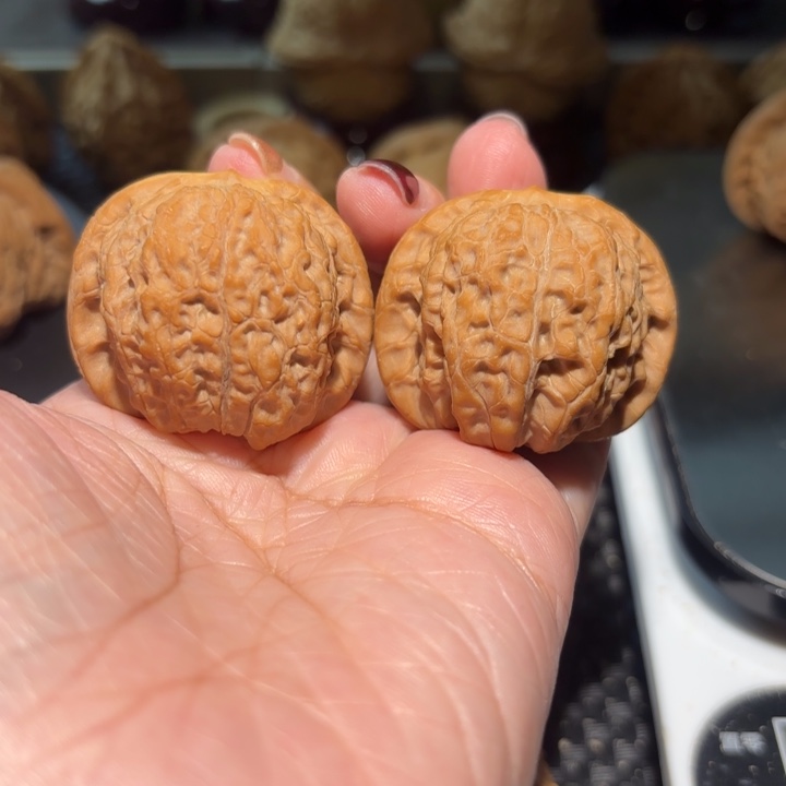 文玩核桃把件37血麒麟