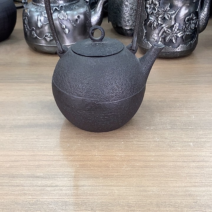 1胧月砂铁壶烧色600毫升纯手工打造
