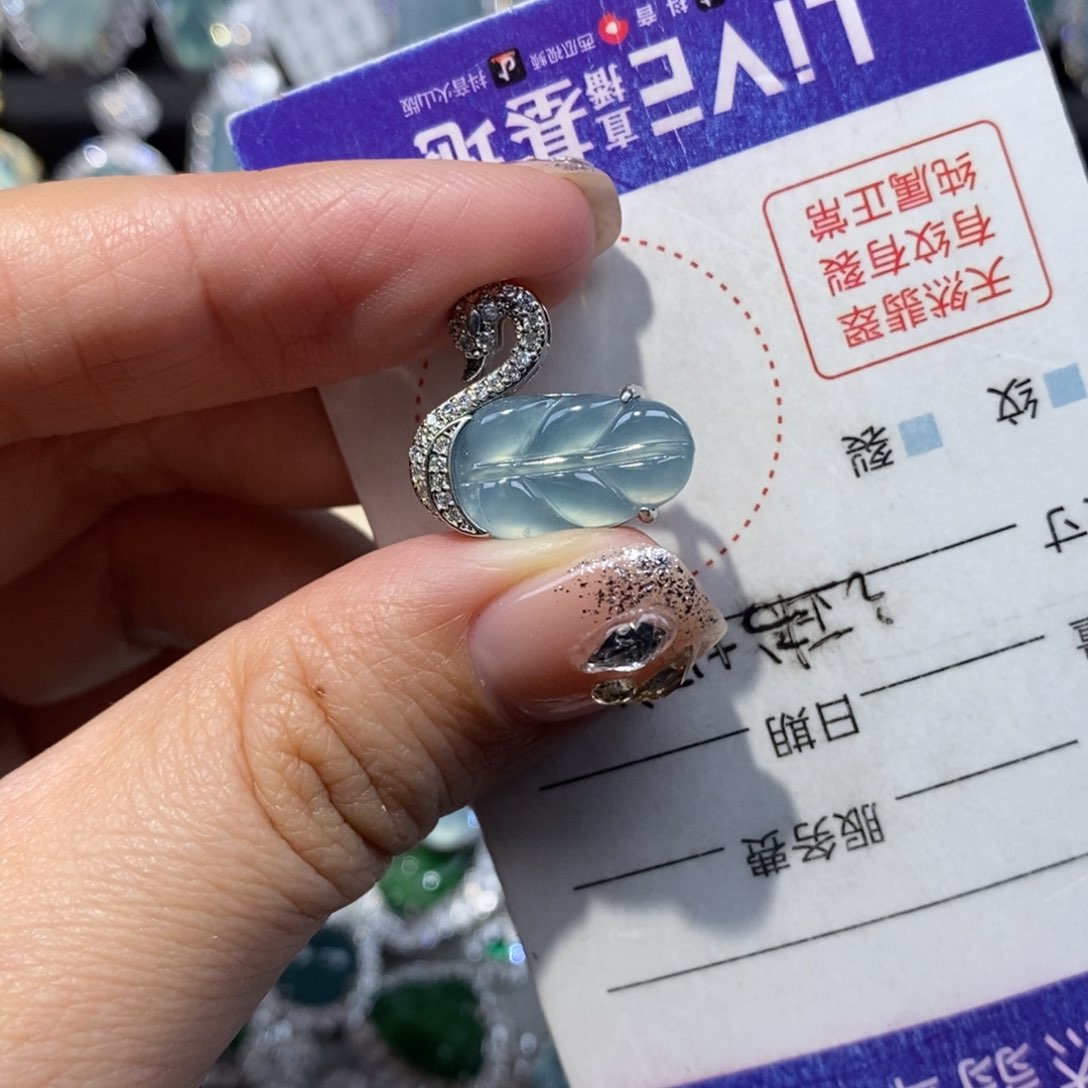 翡翠颈饰未镶嵌翡翠