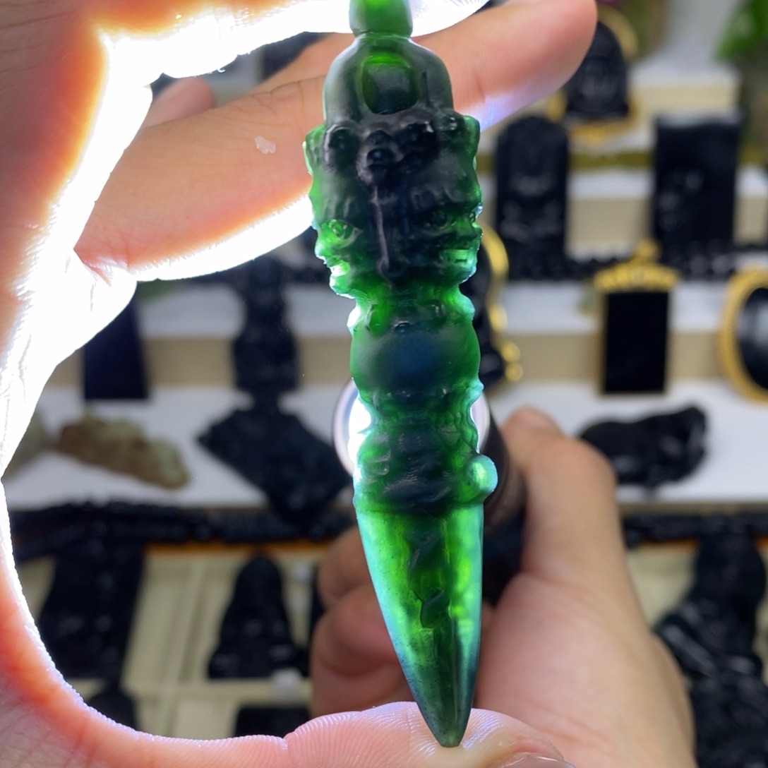 蛇纹石玉吊坠未镶嵌