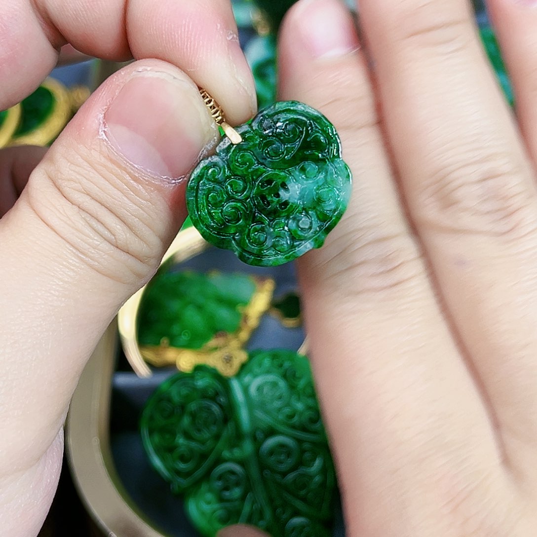 翡翠颈饰18K金镶嵌吊坠