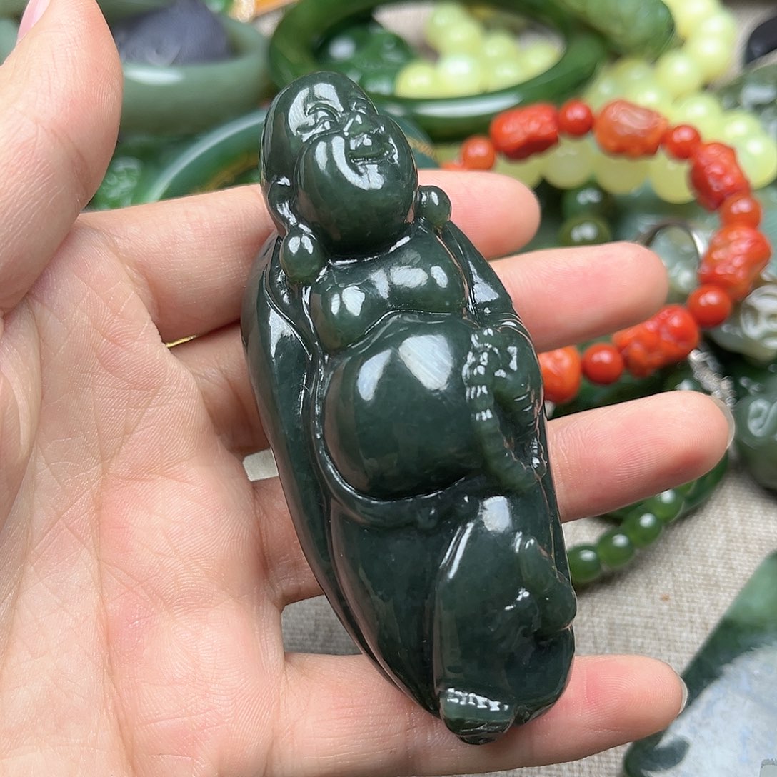 和田玉未镶嵌把件