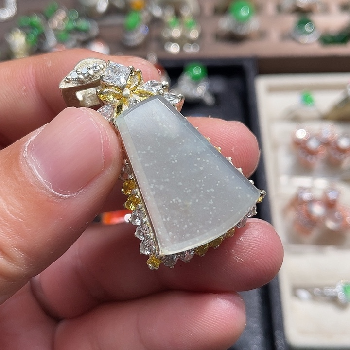 翡翠裸石雪花面无事牌铜托