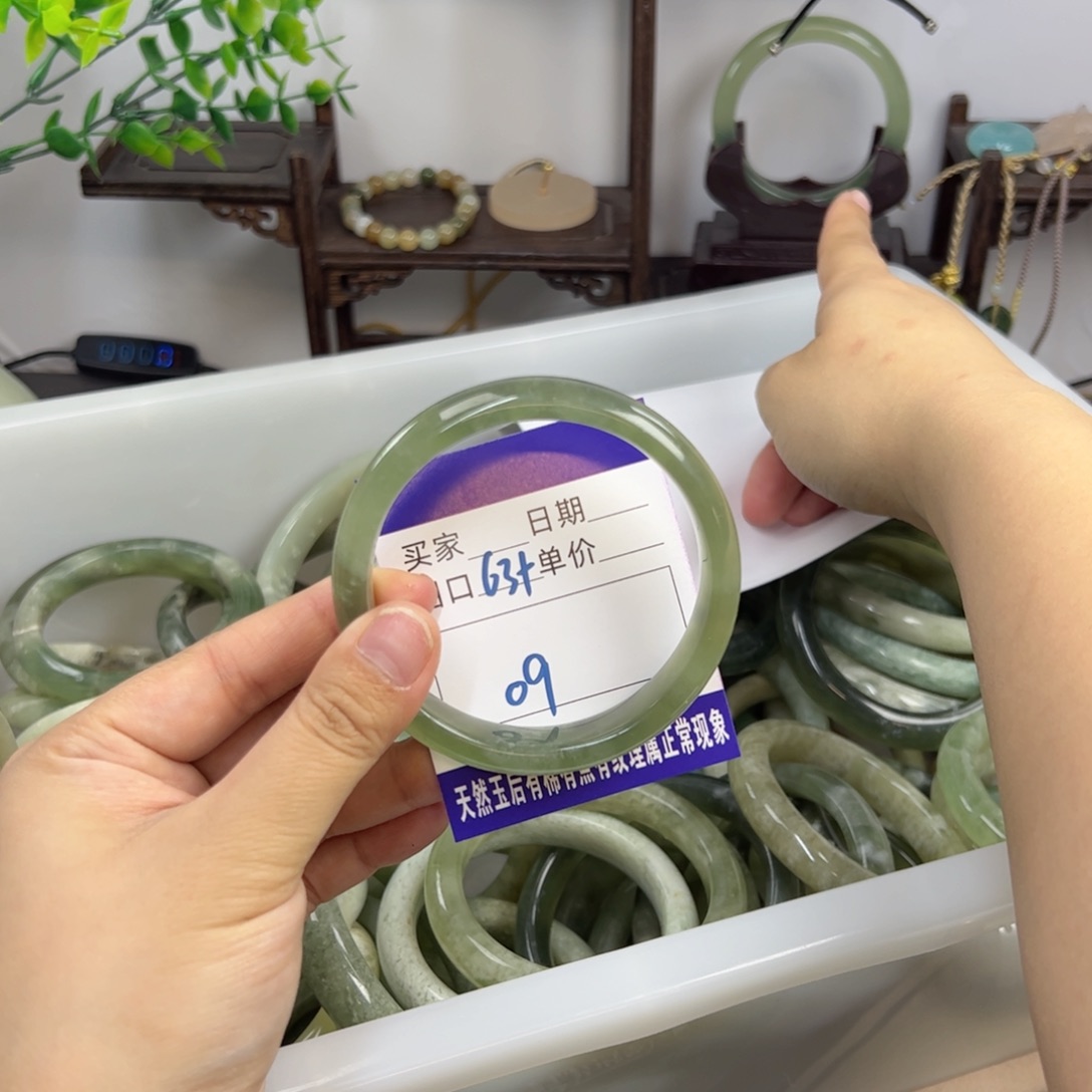 岫玉未镶嵌手镯jju ii k