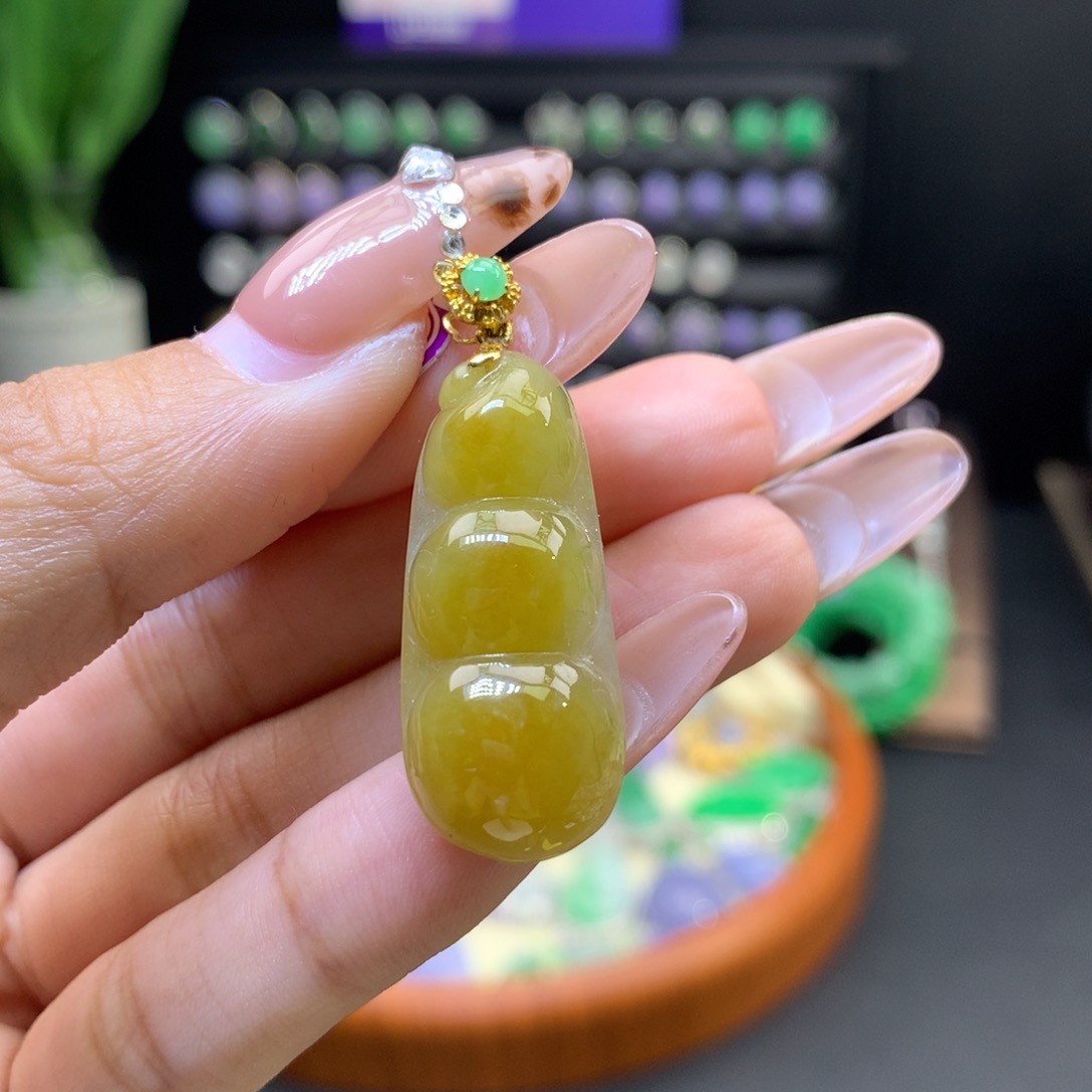 翡翠18K金镶嵌颈饰