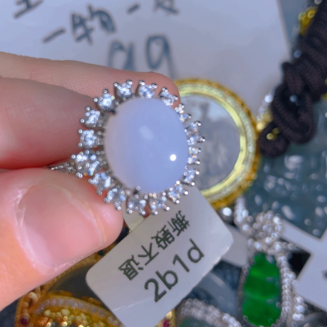 翡翠颈饰未镶嵌蛋面