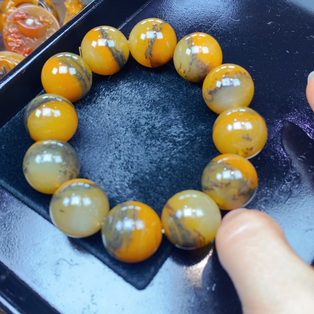 未镶嵌石英质玉（黄龙玉）颈饰
