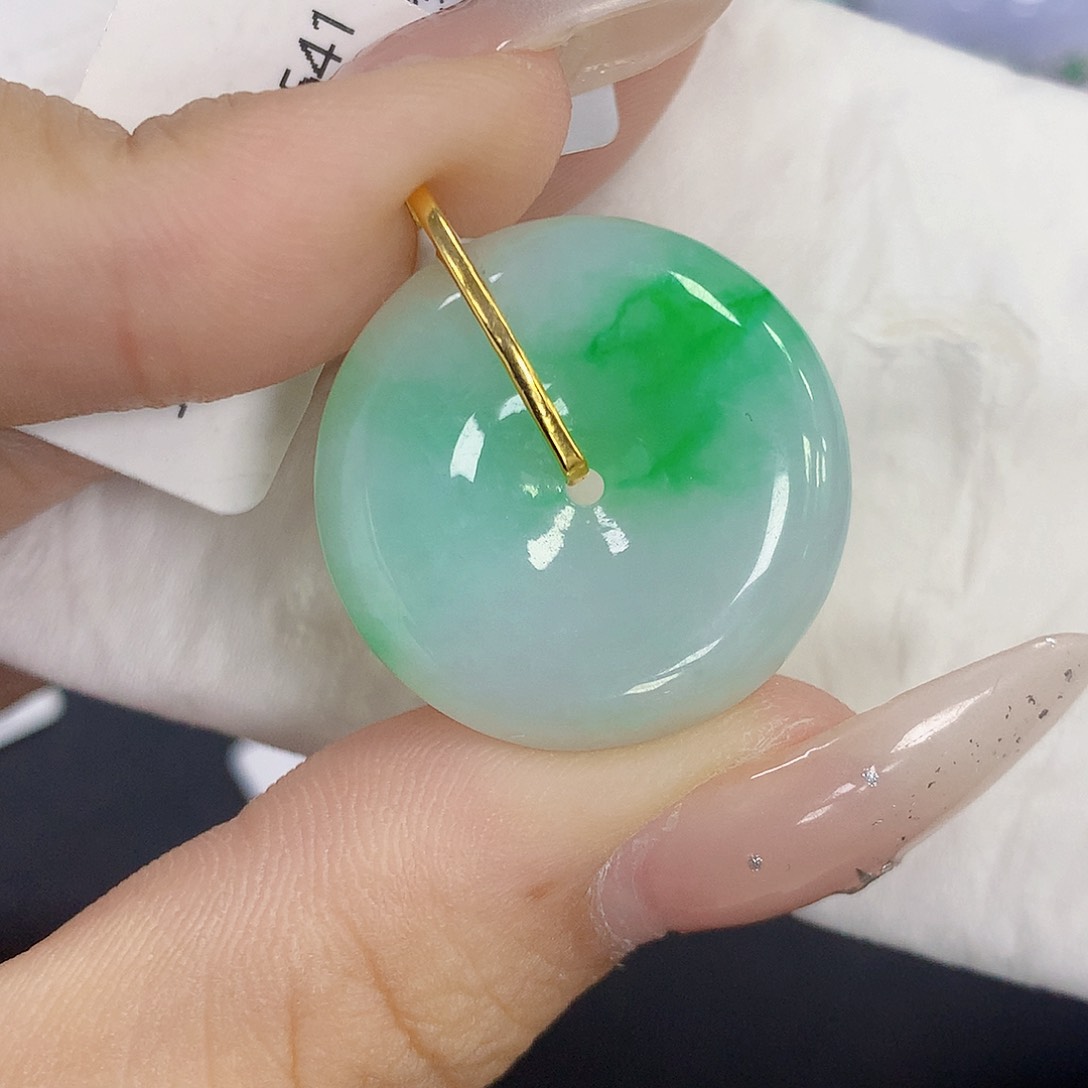 颈饰18K金镶嵌翡翠