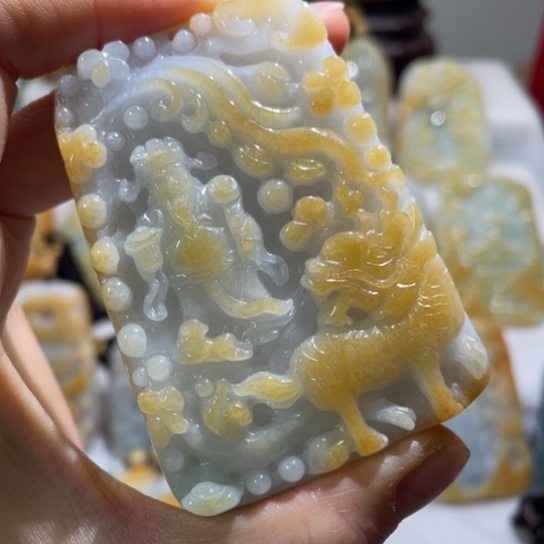 宇***哥翡翠未镶嵌挂件翡翠