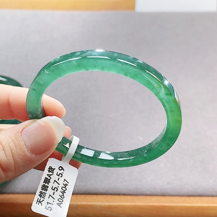 【闪购商品】翡翠手镯（圆镯）未镶嵌