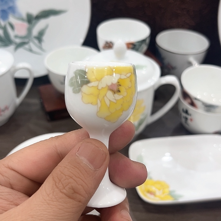 釉下五彩的瓷器和，