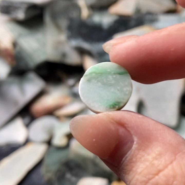 翡翠颈饰未镶嵌天然翡翠