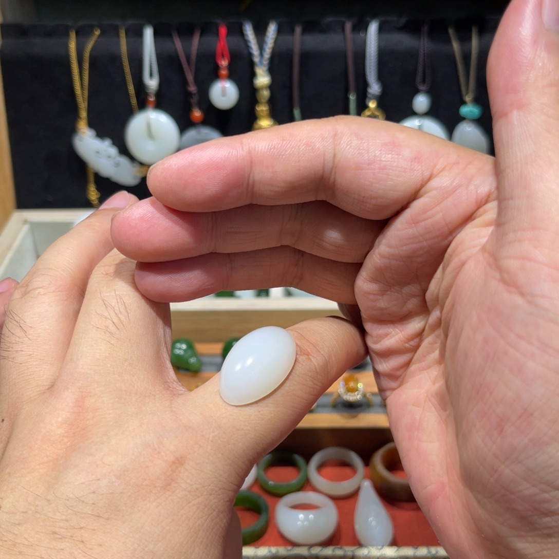 颈饰未镶嵌和田玉