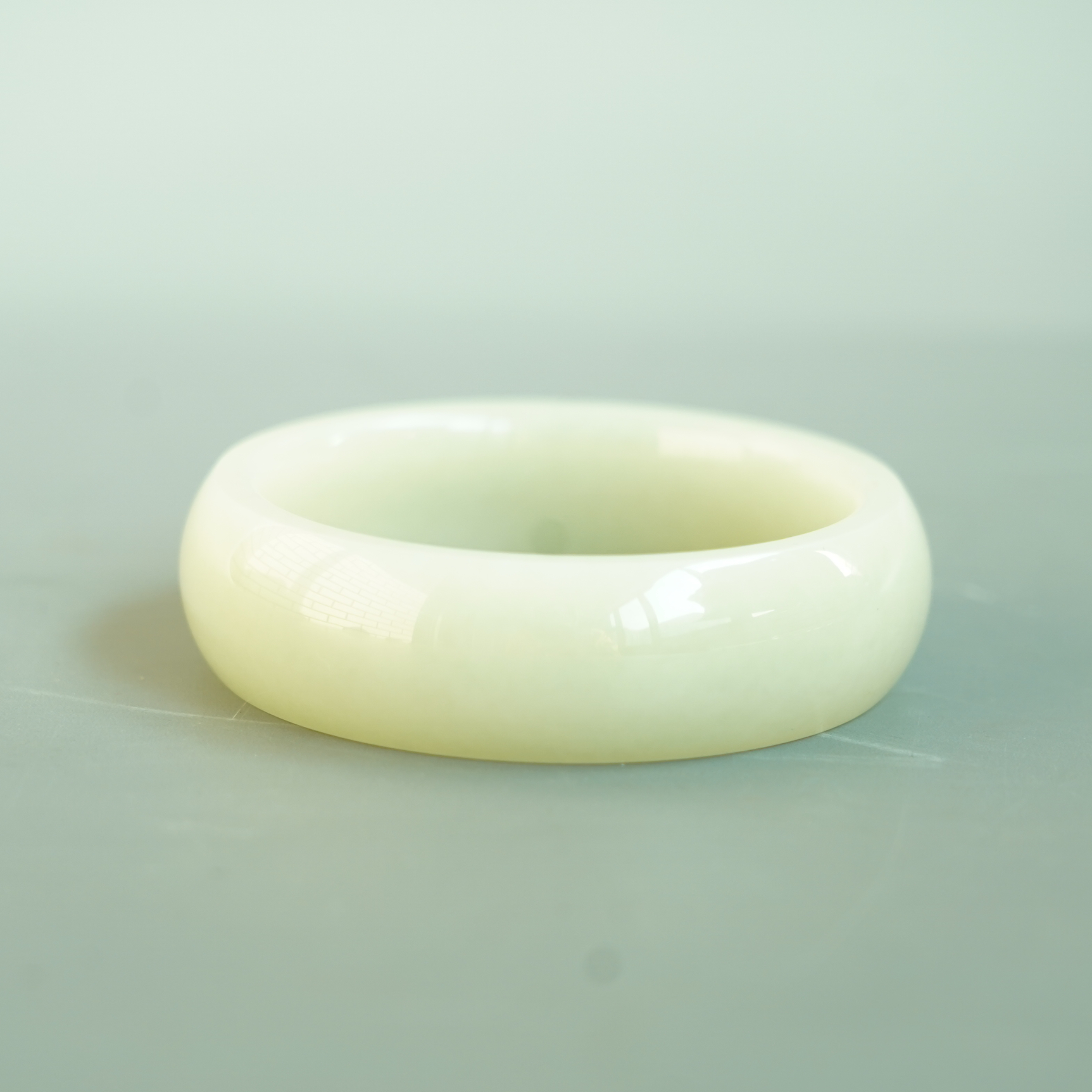 文华开物第17期拍品 22 清 和田白玉宽条手镯