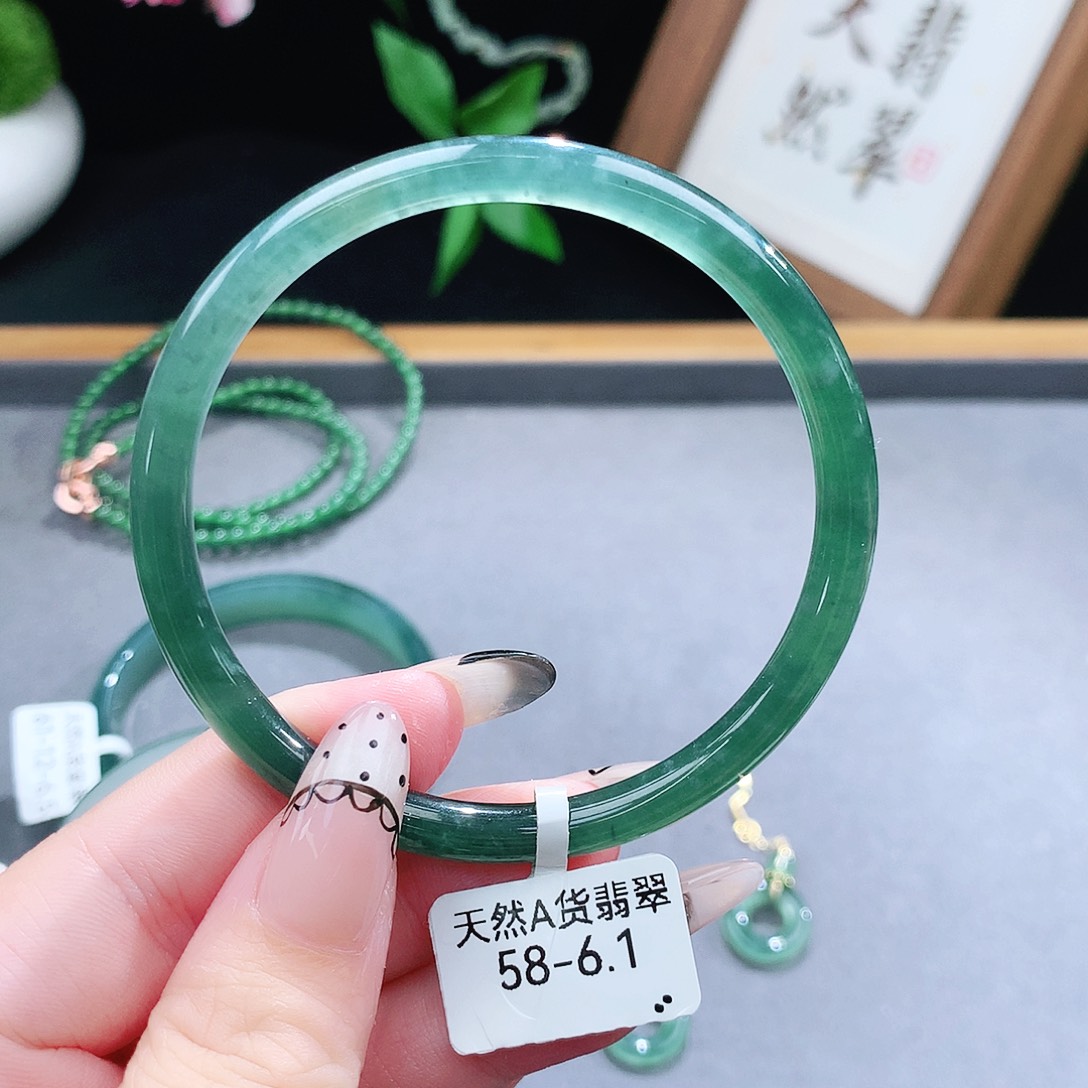 翡翠手镯（圆镯）未镶嵌
