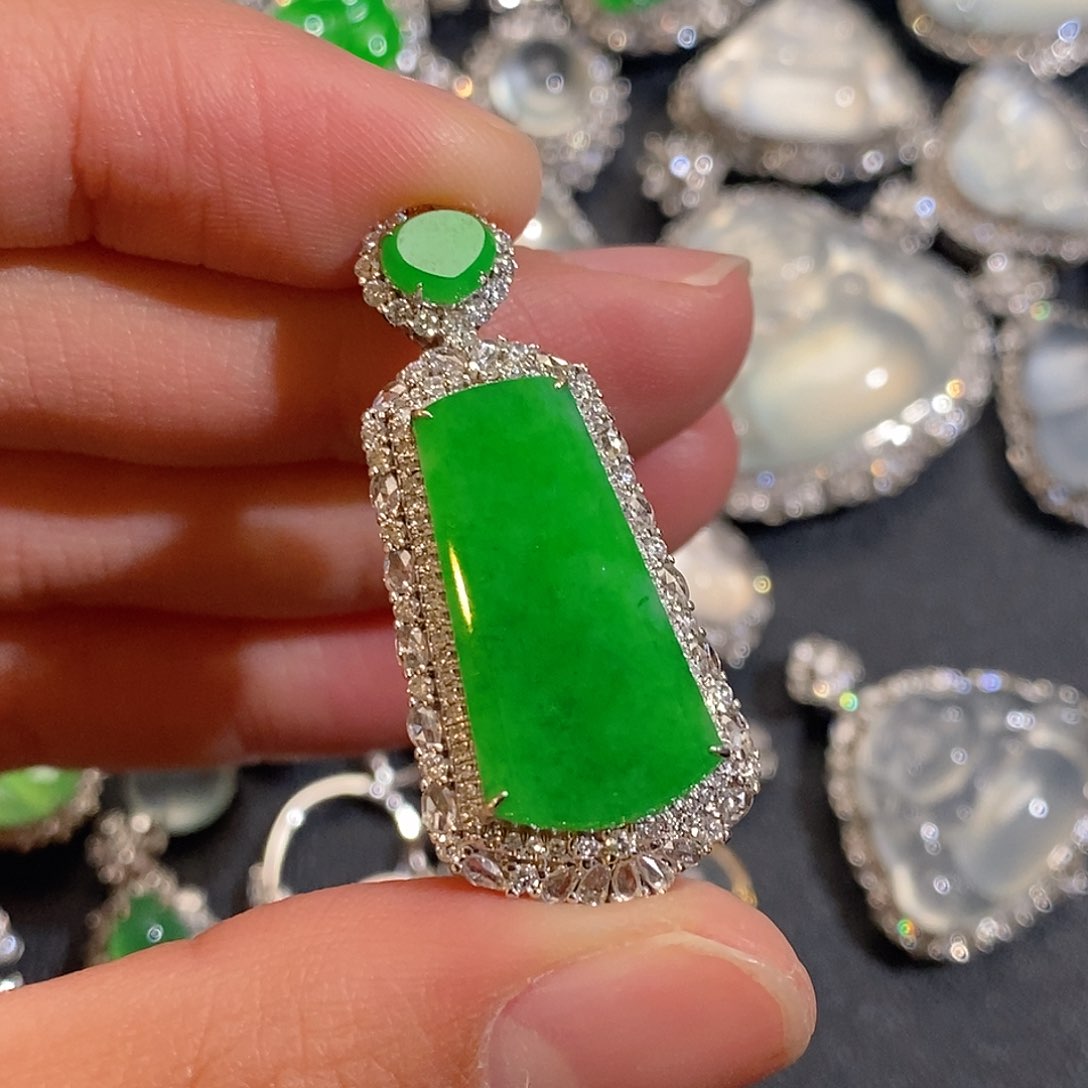 翡翠颈饰18K金镶嵌天然缅甸A货翡翠