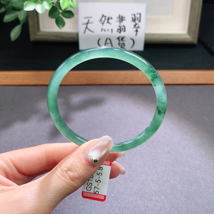 翡翠手镯未镶嵌天然翡翠手镯