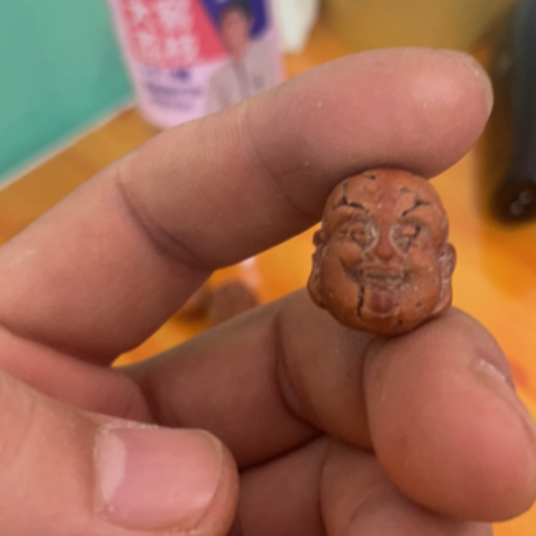 龙纹桃核三通，雕刻而成，三通配件
