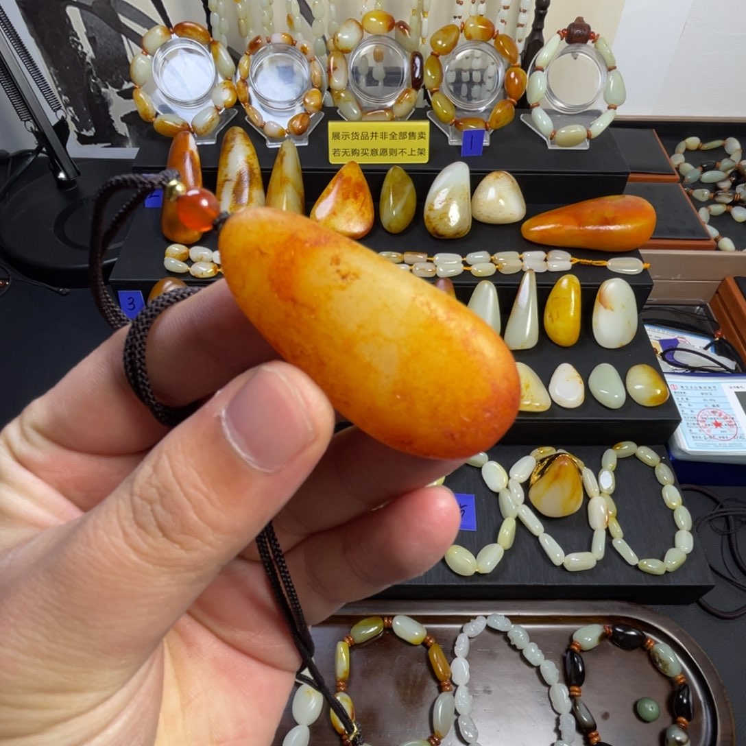 和田玉颈饰未镶嵌