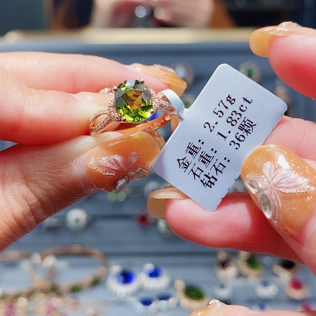 碧玺戒指18K金镶嵌1.83ct配钻