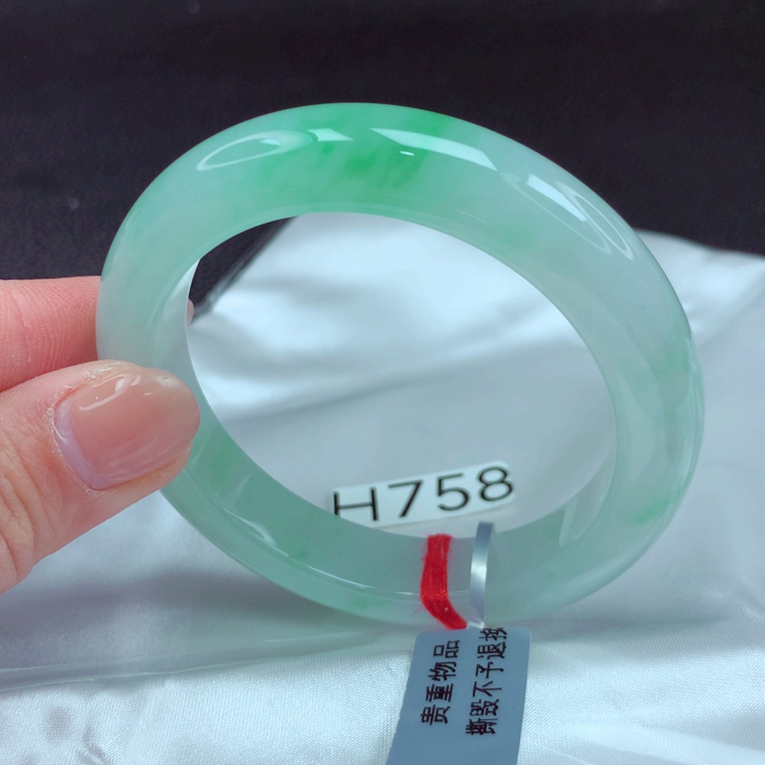 翡翠手镯未镶嵌手镯88